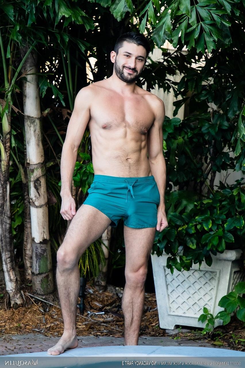 20P O galã gay Nick Milani é assado no espeto em um trio anal selvagem