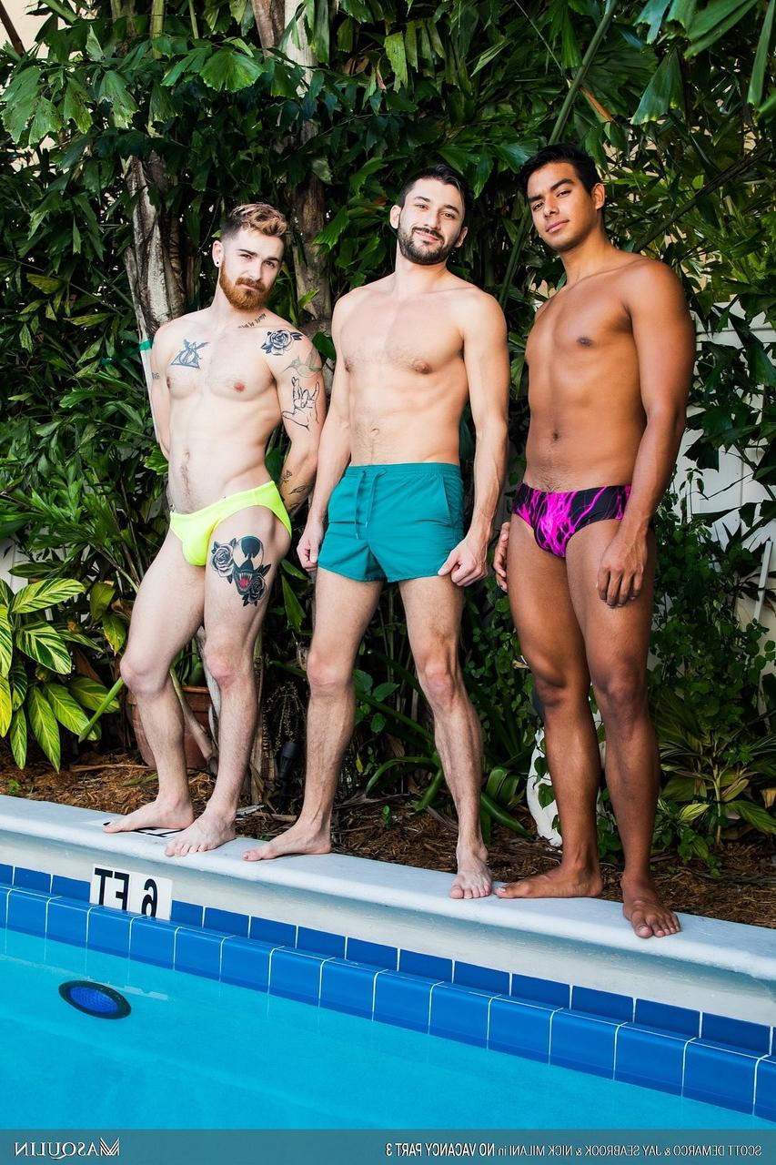 20P O galã gay Nick Milani é assado no espeto em um trio anal selvagem
