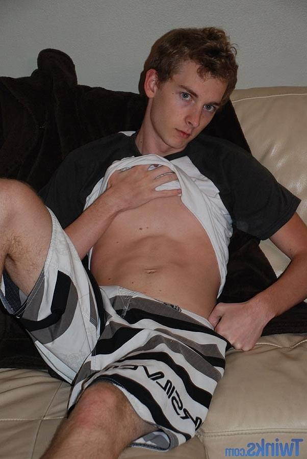 20P Hot twink Robbie Hart strips naked & jerks his small dick until he ejaculates