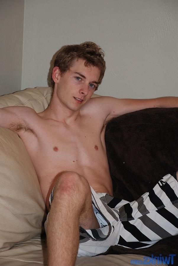 20P Hot twink Robbie Hart strips naked & jerks his small dick until he ejaculates