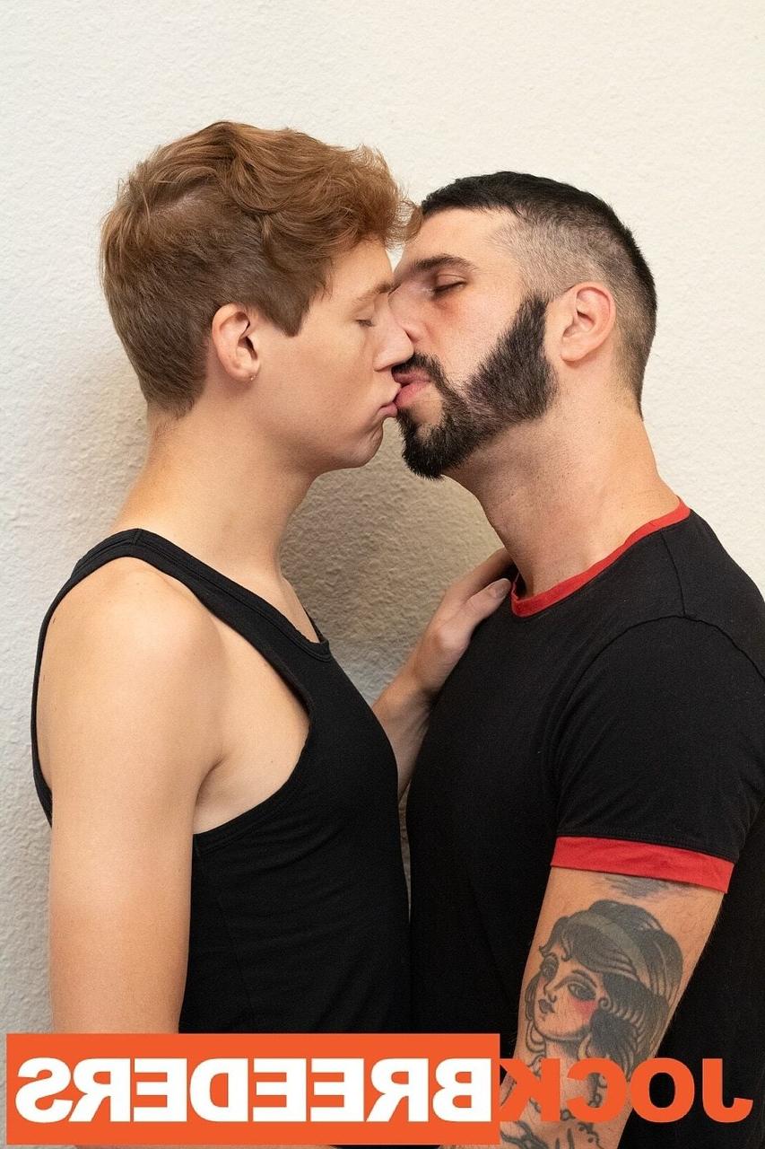 15P Os gays sexy Jack Bailey e Romeo Davis se despem e transam na cama