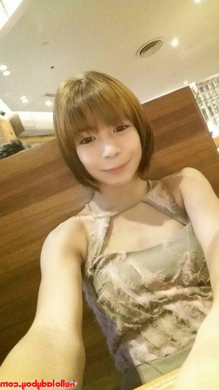 20P Dünnes asiatisches Transluder zeigt in einer sexy Zusammenstellung ihren unbeschnittenen Schwanz