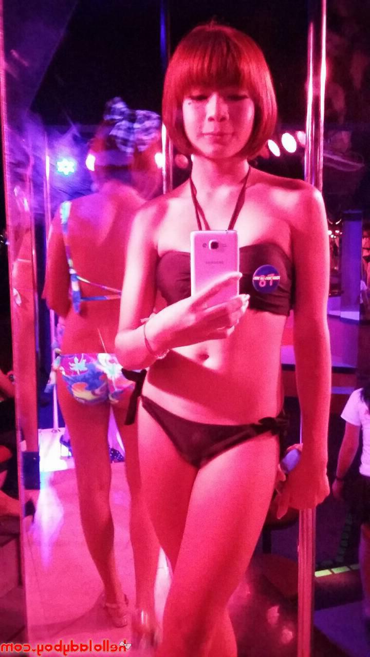 20P Dünnes asiatisches Transluder zeigt in einer sexy Zusammenstellung ihren unbeschnittenen Schwanz