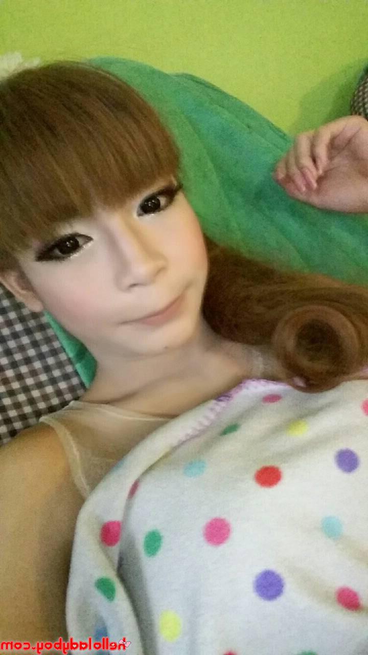 20P Dünnes asiatisches Transluder zeigt in einer sexy Zusammenstellung ihren unbeschnittenen Schwanz