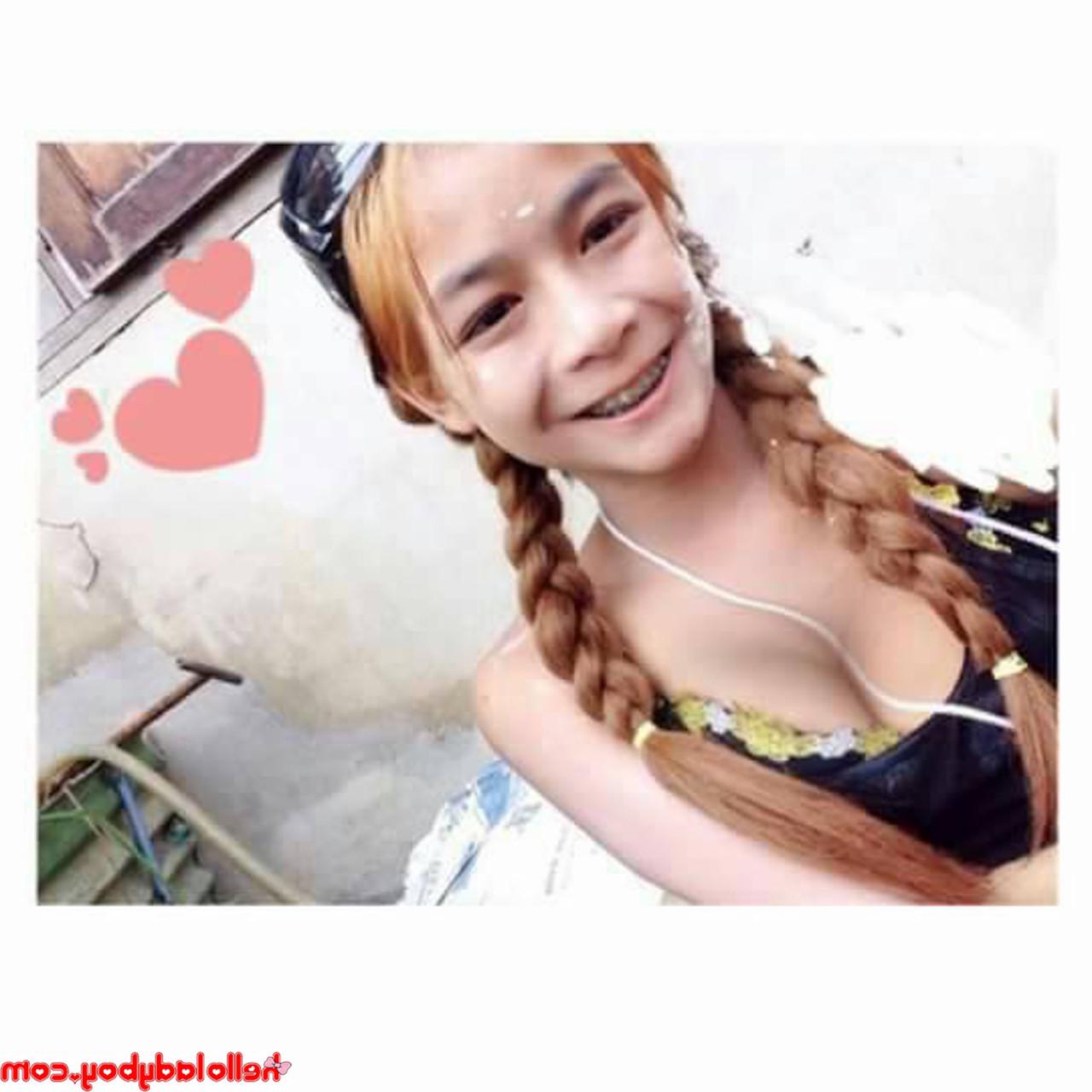 20P Dünnes asiatisches Transluder zeigt in einer sexy Zusammenstellung ihren unbeschnittenen Schwanz
