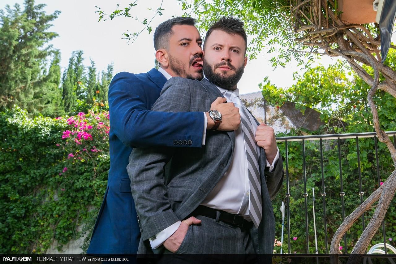 20P Homens gays gostosos de terno Leo Grin e Joe Gillis fazem sexo anal hardcore