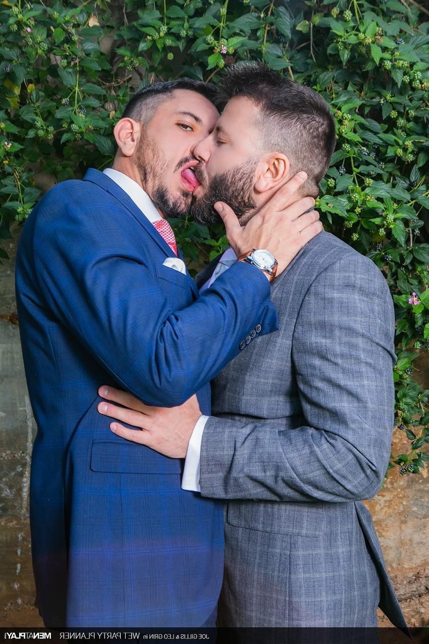 20P Homens gays gostosos de terno Leo Grin e Joe Gillis fazem sexo anal hardcore