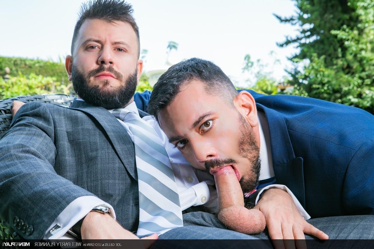 20P Homens gays gostosos de terno Leo Grin e Joe Gillis fazem sexo anal hardcore