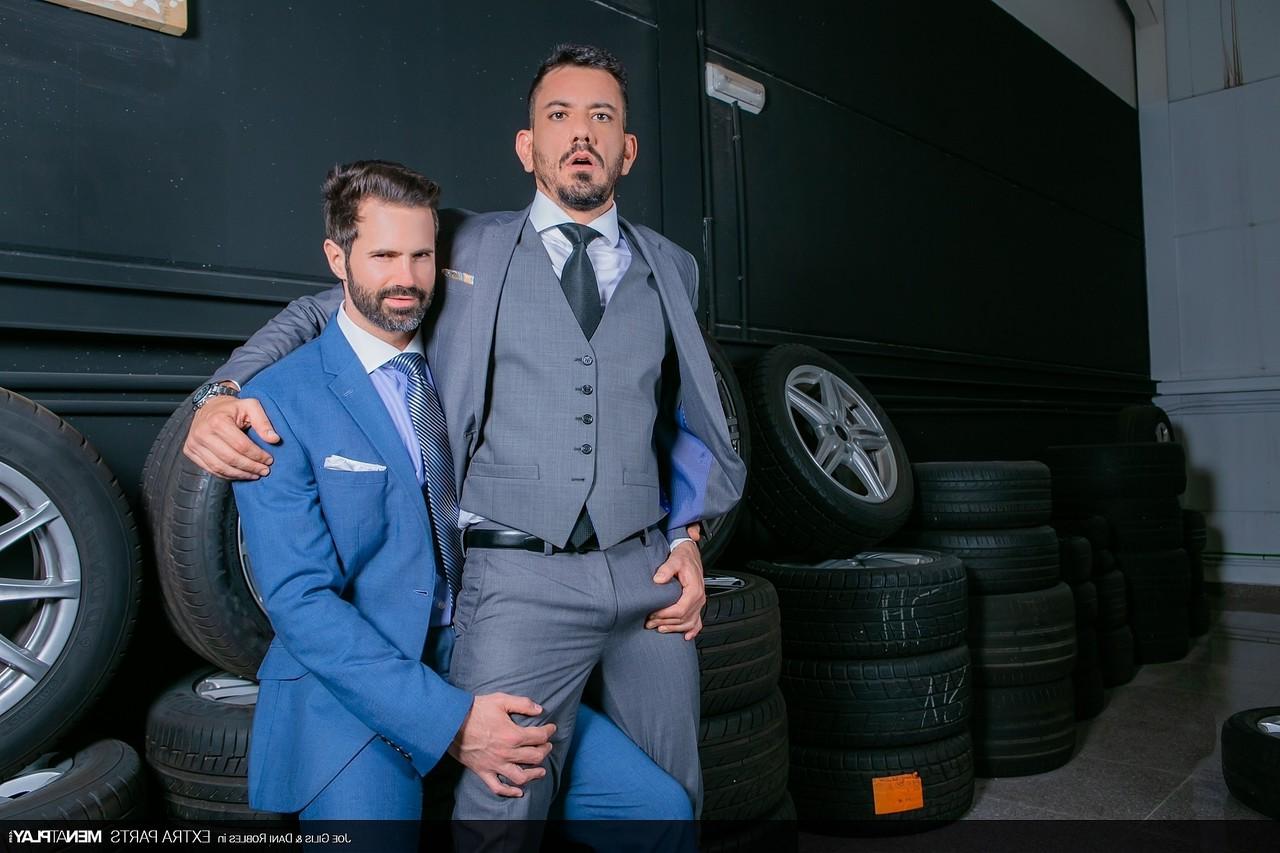 20P Gays ricos Dani Robles y Joe Gillis teniendo sexo anal en el salón del coche