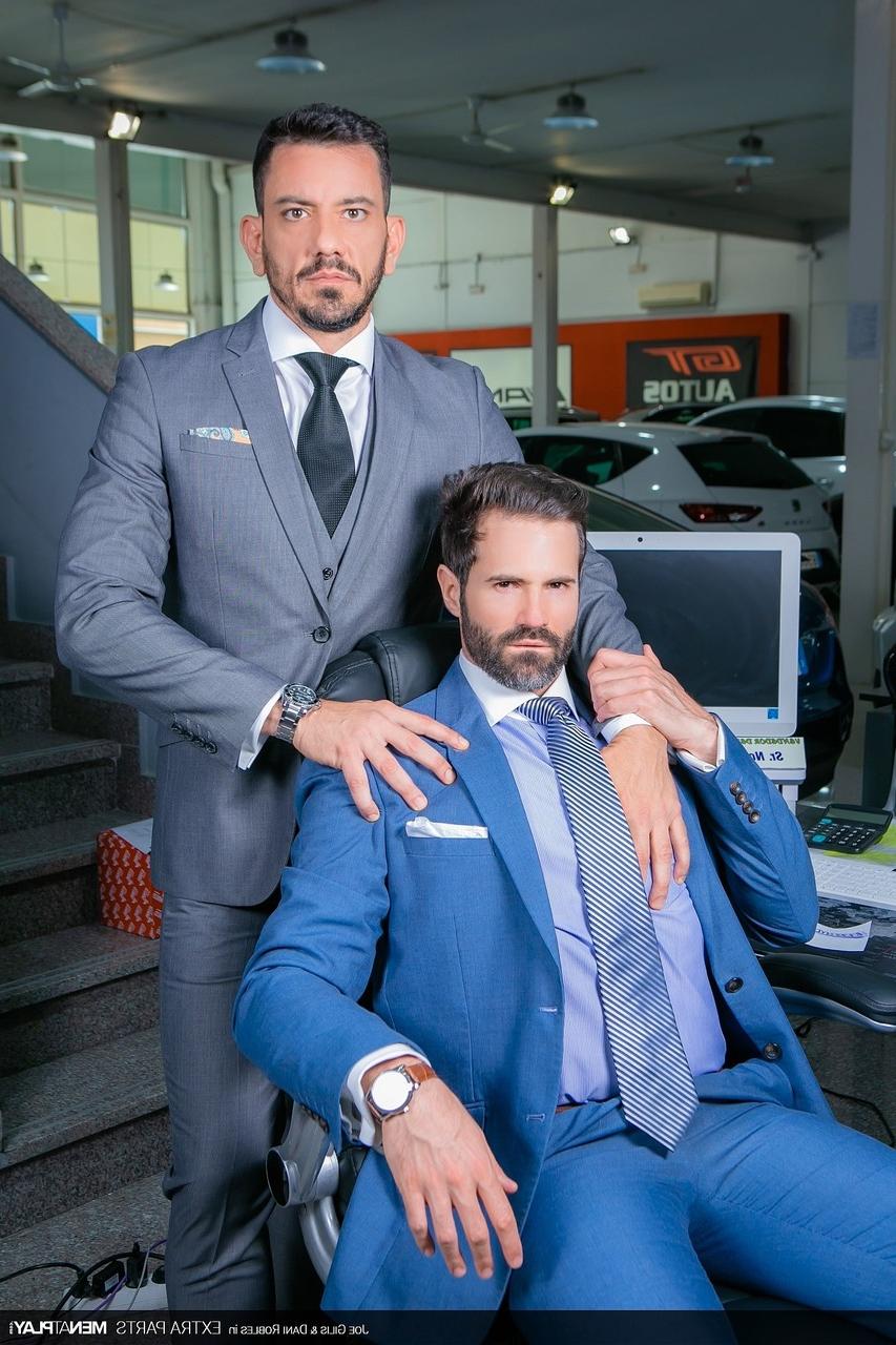 20P Gays ricos Dani Robles y Joe Gillis teniendo sexo anal en el salón del coche