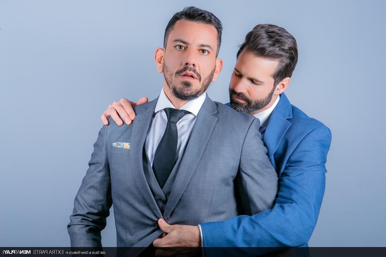 20P Gays ricos Dani Robles y Joe Gillis teniendo sexo anal en el salón del coche