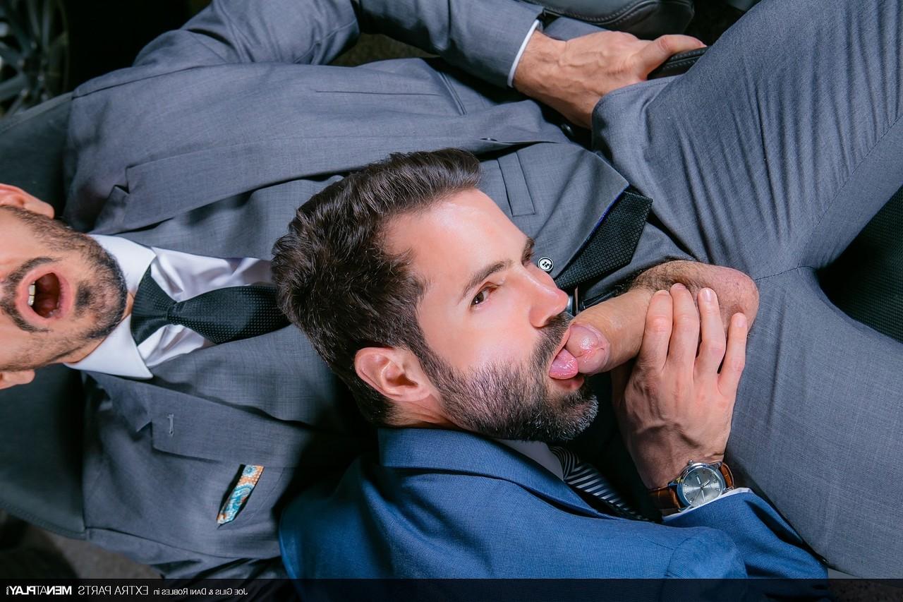 20P Gays ricos Dani Robles y Joe Gillis teniendo sexo anal en el salón del coche