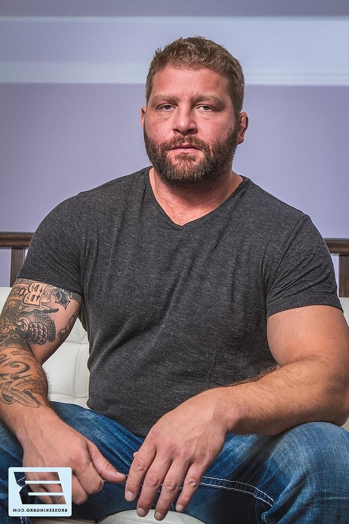 20P Handsome hunk Tobias gets orally pleased and fucked by gay bear Colby