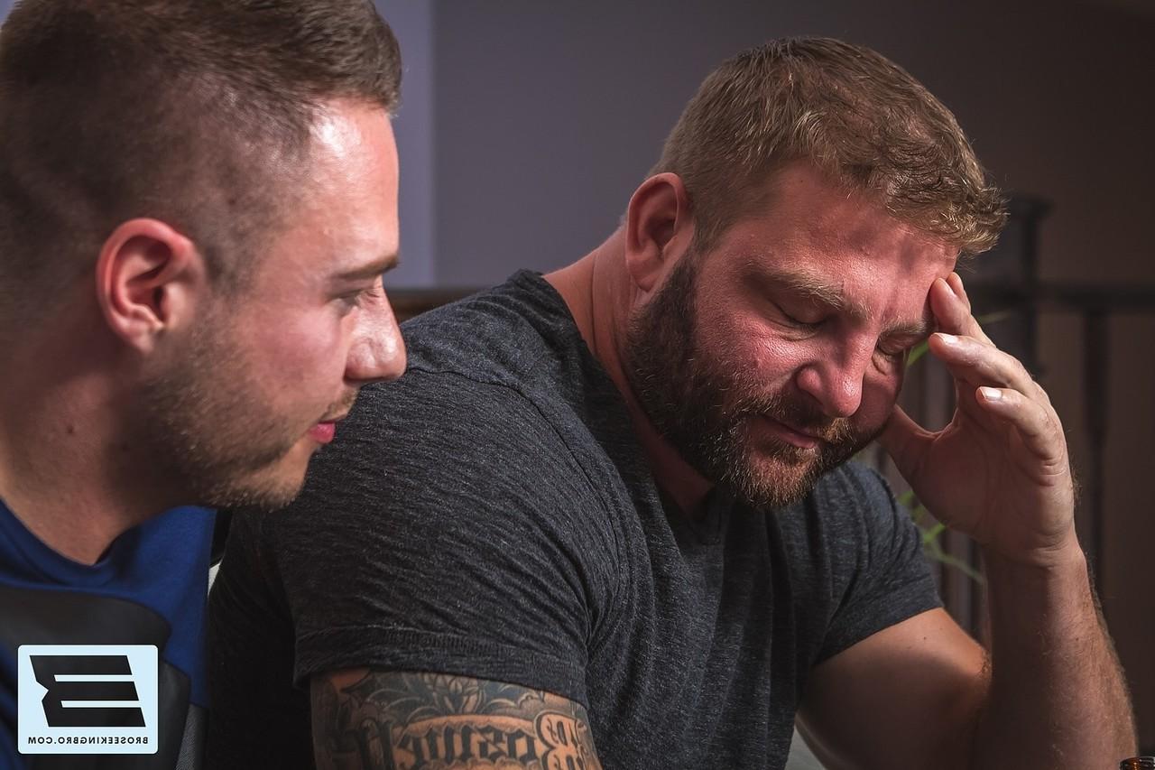 20P Handsome hunk Tobias gets orally pleased and fucked by gay bear Colby