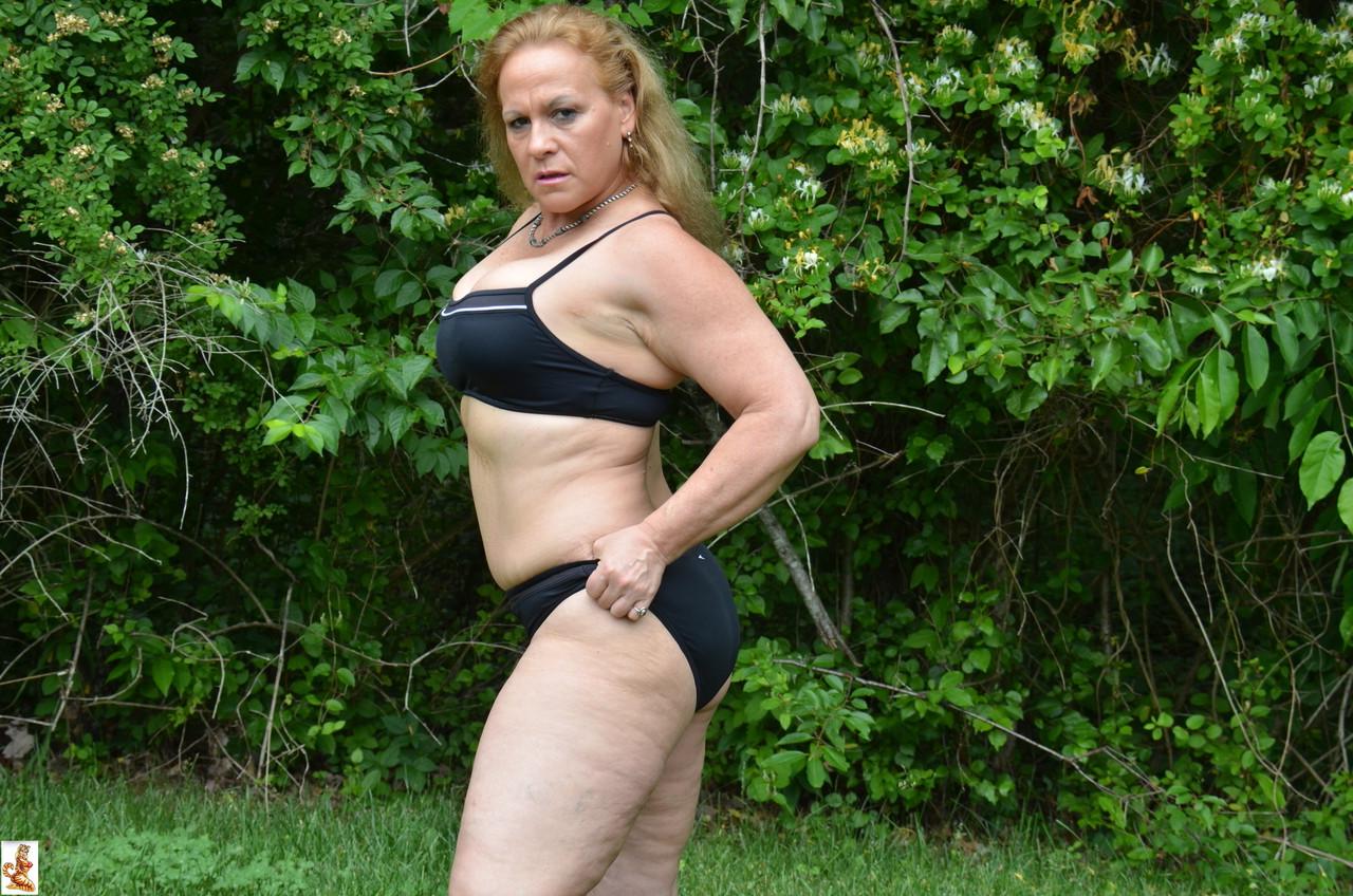 15P Mature bodybuilder Stunning Summer shows off her strong body outdoors