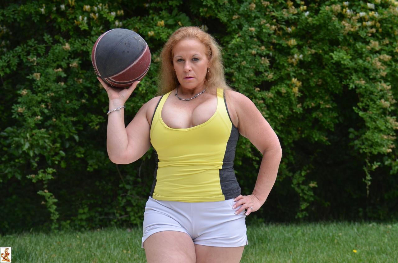 15P Mature bodybuilder Stunning Summer shows off her strong body outdoors