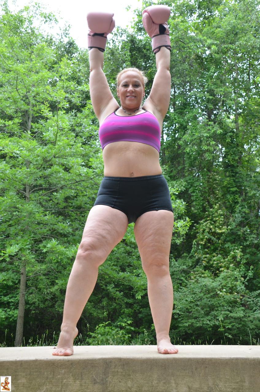 15P Mature bodybuilder Stunning Summer shows off her strong body outdoors