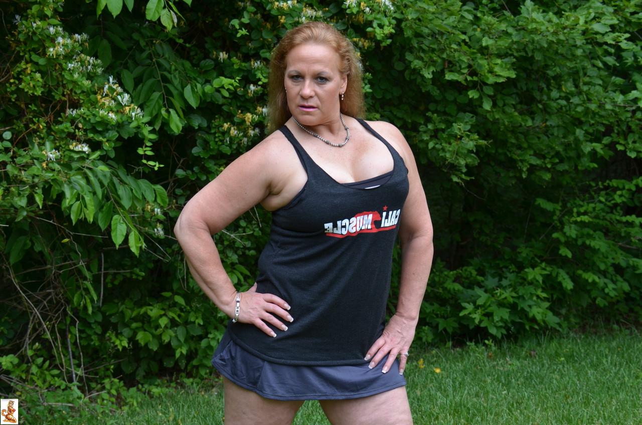 15P Mature bodybuilder Stunning Summer shows off her strong body outdoors