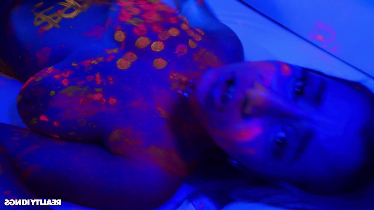 20P Reality Kings Air Thugger, Damon Dice, Diamond Banks, Gizelle Blanco, Mila Monet
