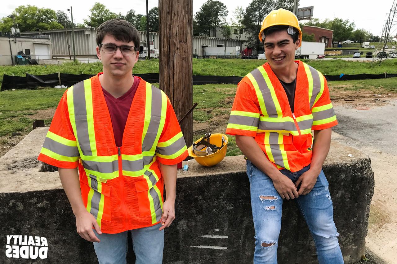 17P Two workers engage in a gay session where Axel sucks Will's dick