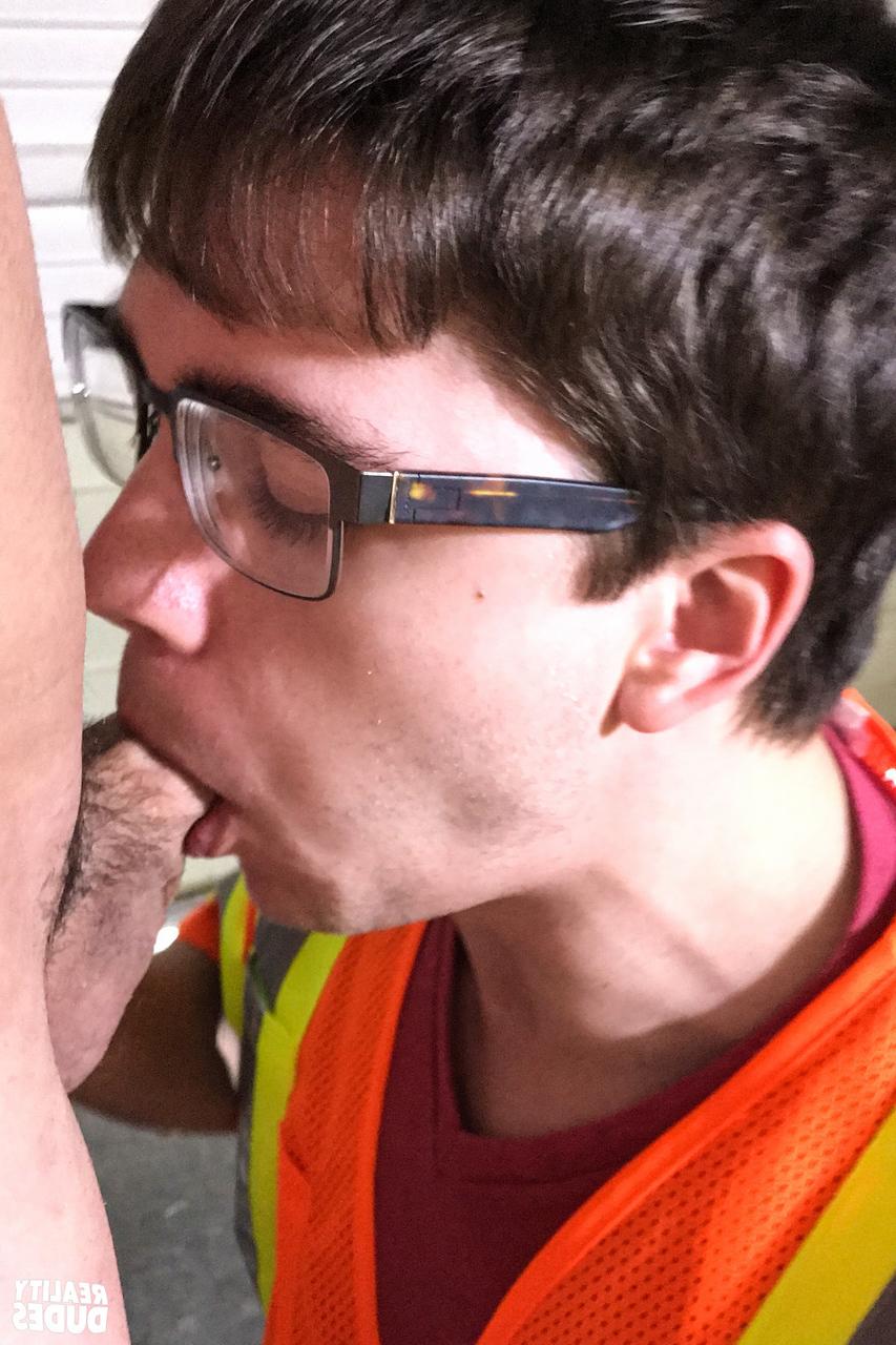 17P Two workers engage in a gay session where Axel sucks Will's dick