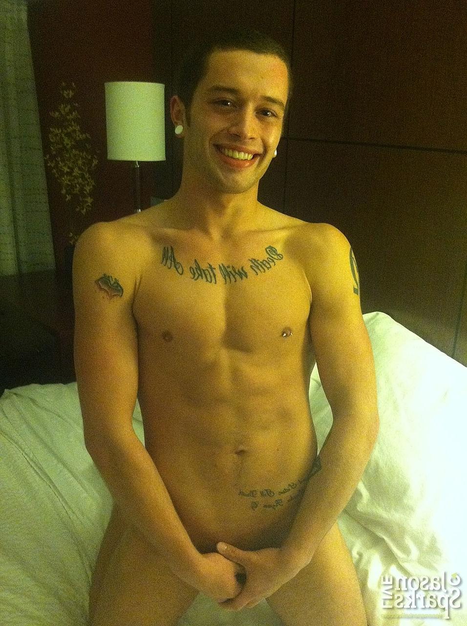 20P Los dulces estadounidenses gay CK Steel y Tyler Page se follan en una cama