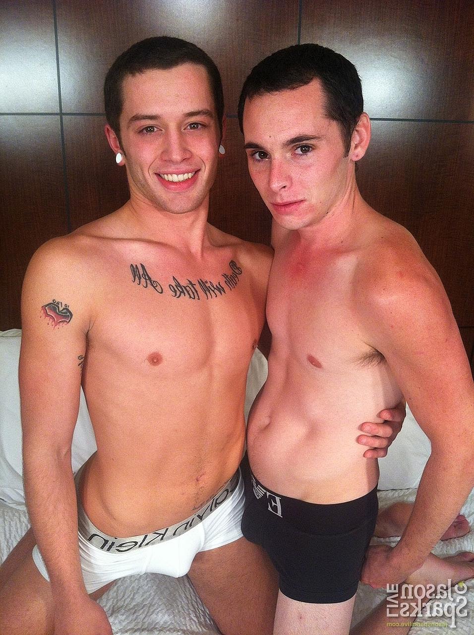 20P Los dulces estadounidenses gay CK Steel y Tyler Page se follan en una cama