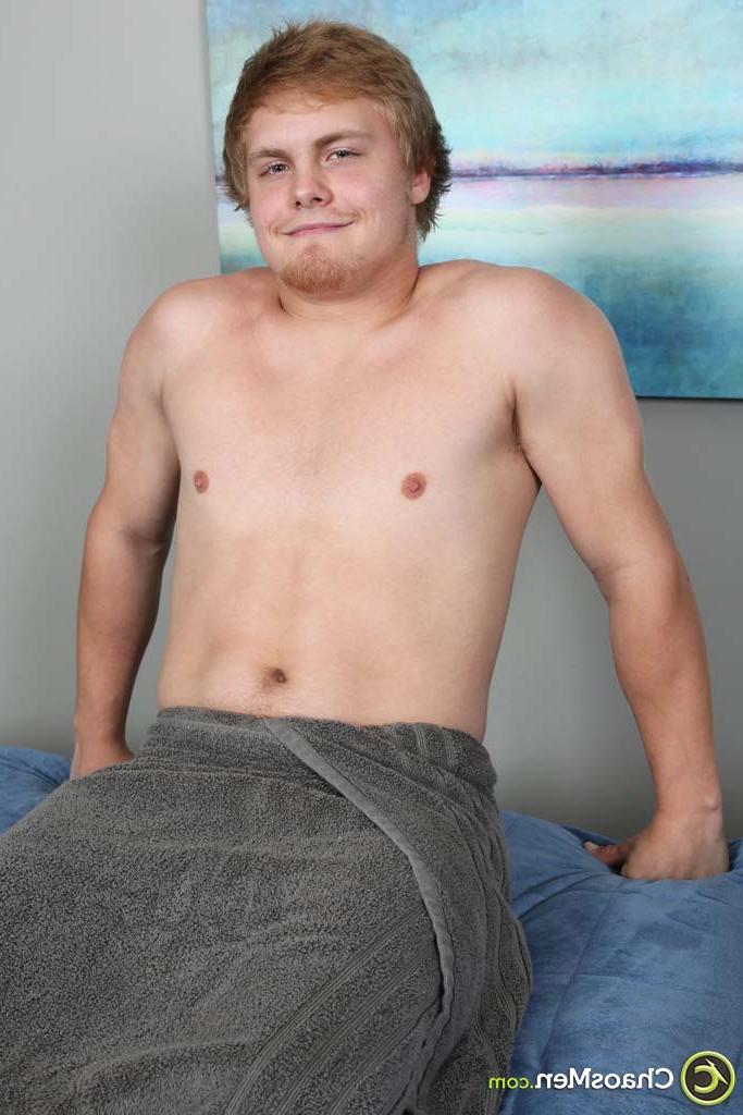 20P Chubby Berkeley gets a blowjob during a massage session with a gay masseur