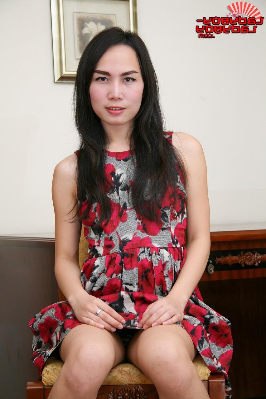 16P Asiático TGirl Helecho