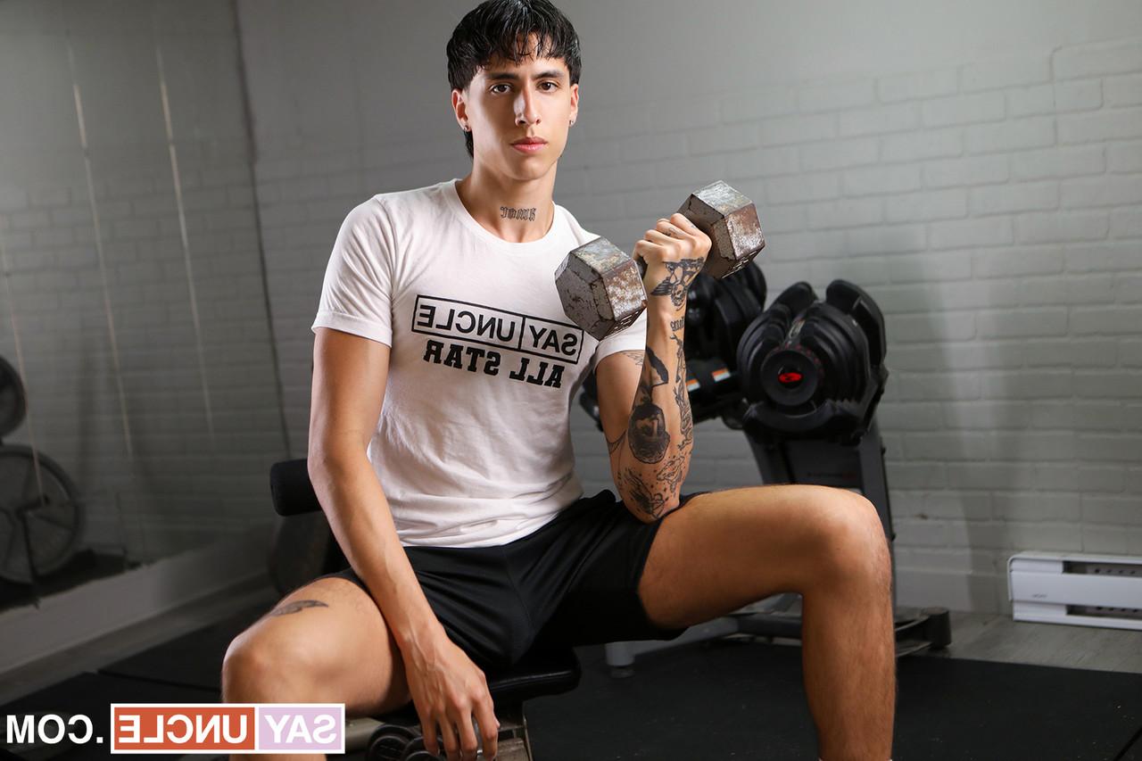 11P Gay hunks Angel Elias and Marcus McNeil have hardcore anal sex at the gym