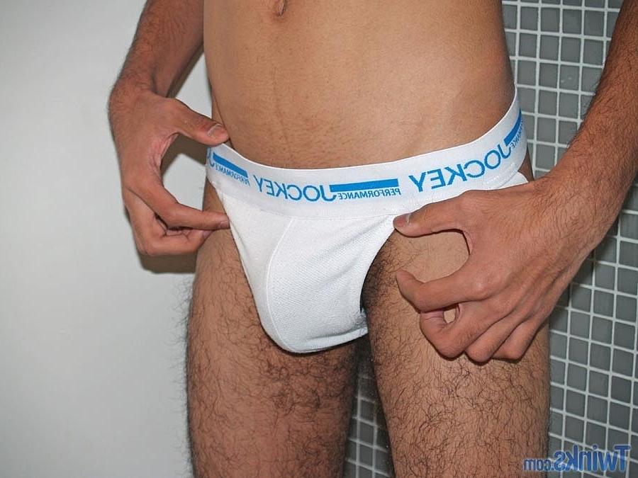 20P Jovencito flaco se desnuda y masturba su gran polla hasta eyacular