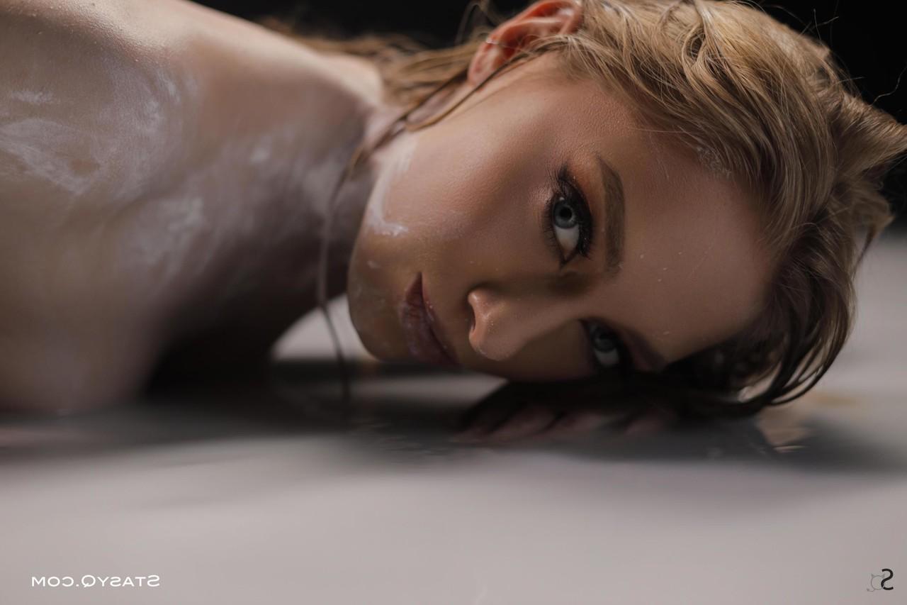 11P Teen with a slim figure Alexa unveils her sweet titties and oils herself