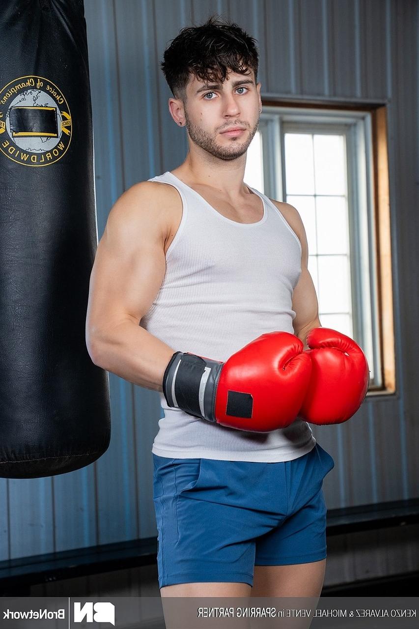 20P Gay latino Kenzo Alvarez fode seu parceiro de boxe Michael Vente