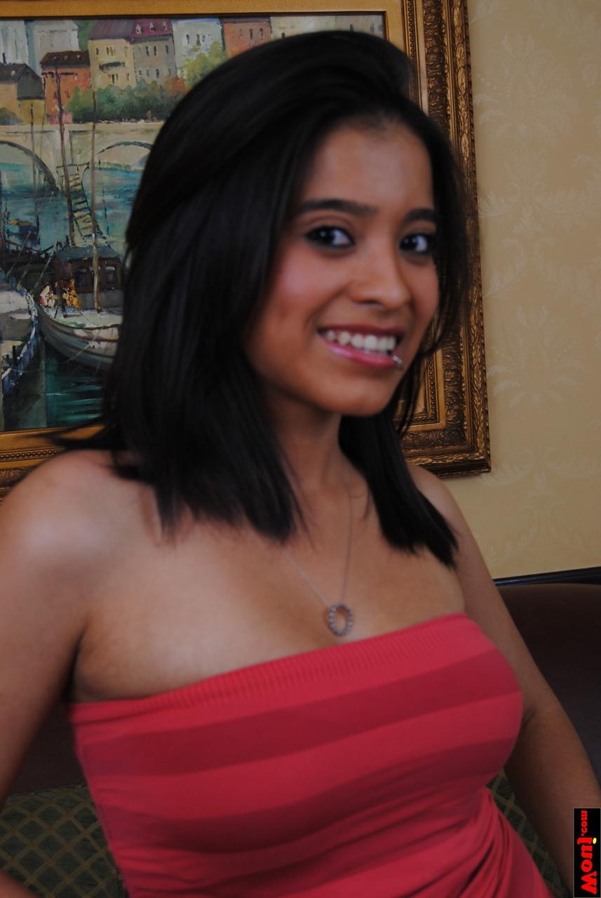 15P Smiley brunette babe posing in her provocative outfit in a solo