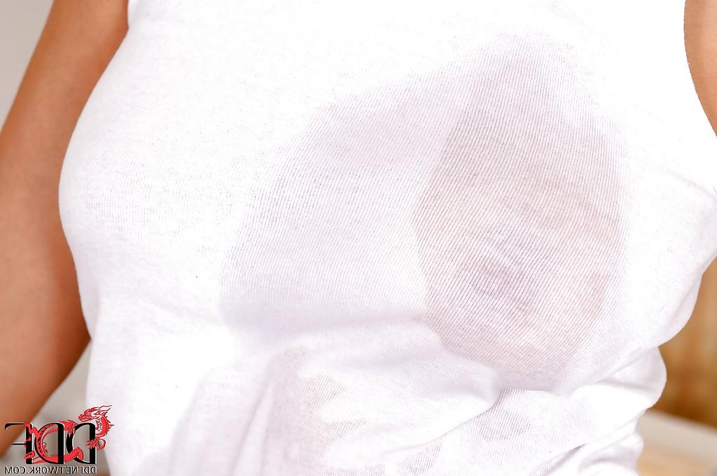 16P La deslumbrante estrella porno Eve Angel es la esposa de alguien a quien te gustaría follar