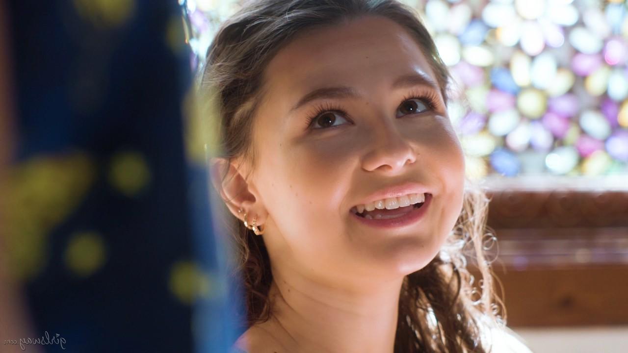 15P Die Teenager-Mädchen Liz Jordan und Spencer Bradley haben Lesbensex auf einem Bett
