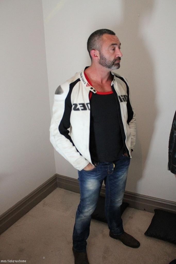 20P Os motociclistas gays amadores Andrew Bare e Drew Ler tiram a roupa e explodem os paus um do outro
