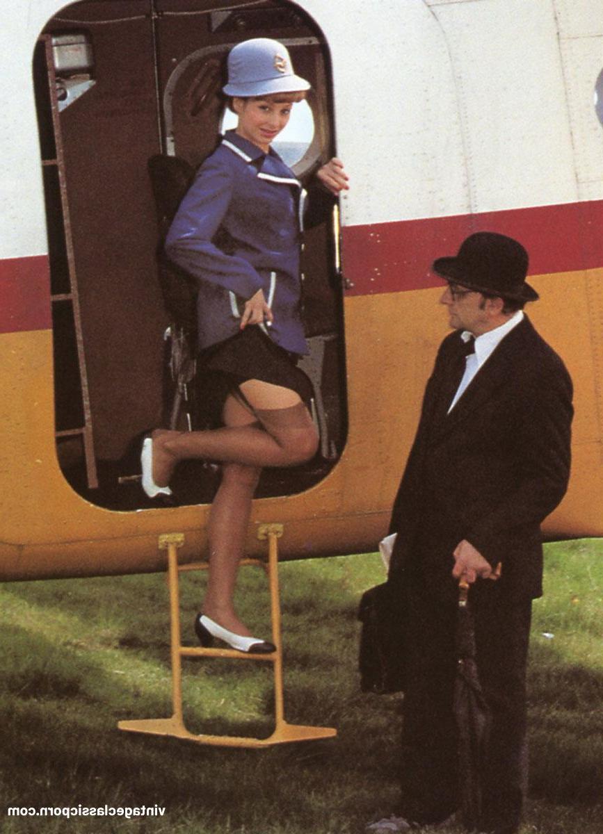 20P Glamorous MILF gets seduced and fucked by her chauffeur in vintage action