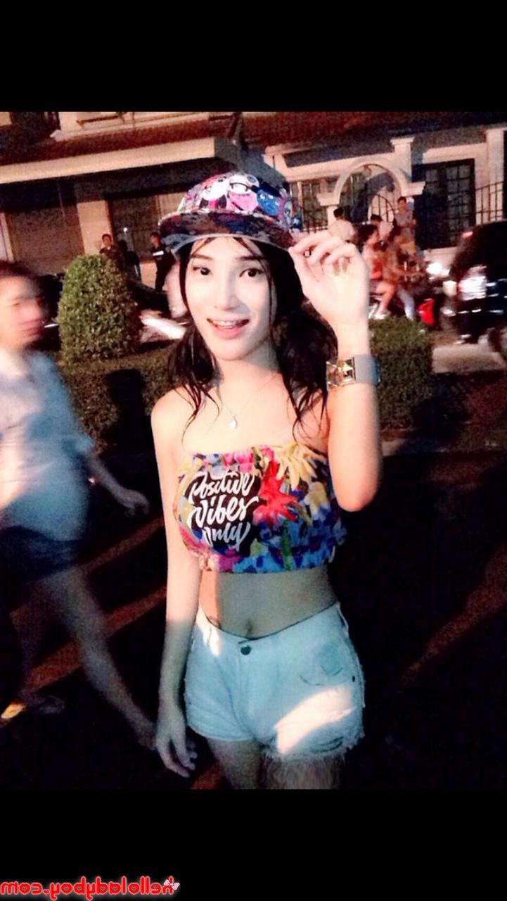 20P Hello Ladyboy 