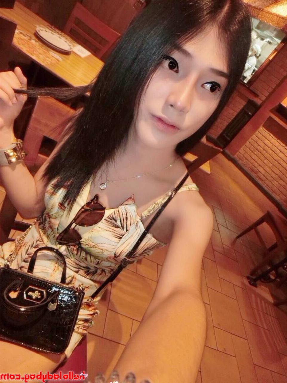 20P Hello Ladyboy 