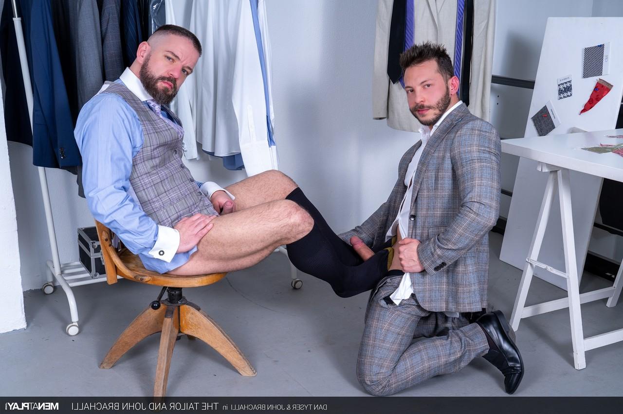 20P Tailor Dan Tyser getting seduced & fucked by his gay costumer John Brachalli