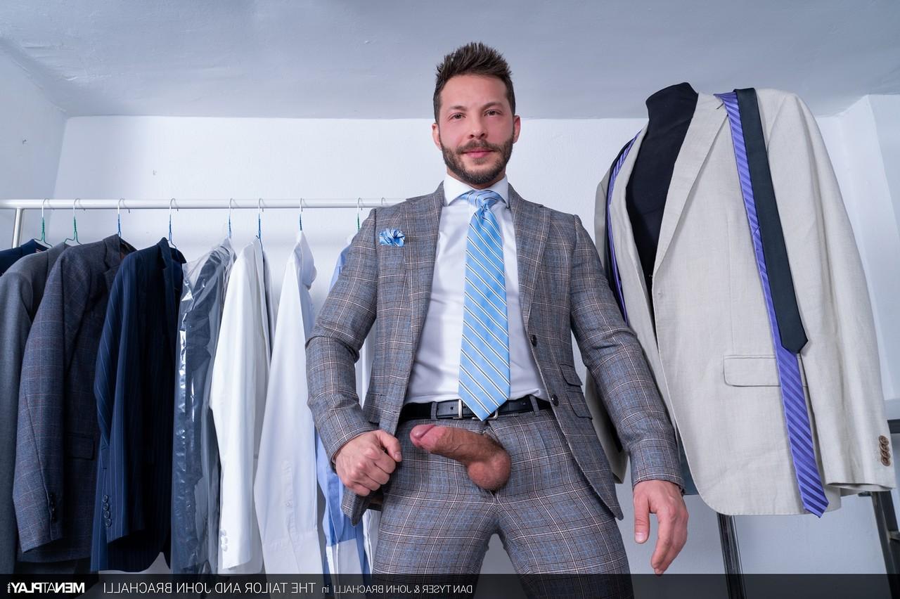 20P Tailor Dan Tyser getting seduced & fucked by his gay costumer John Brachalli