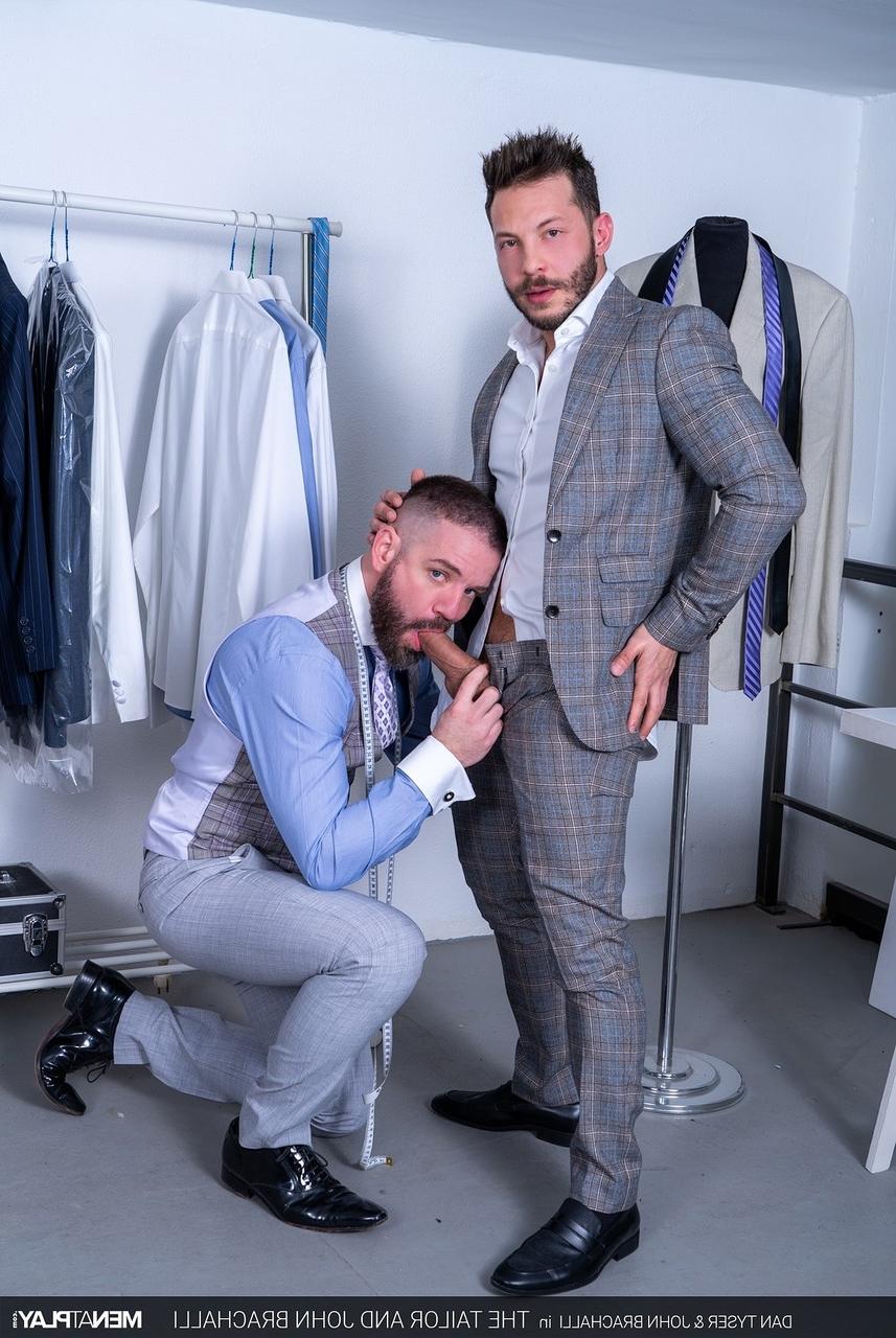 20P Tailor Dan Tyser getting seduced & fucked by his gay costumer John Brachalli