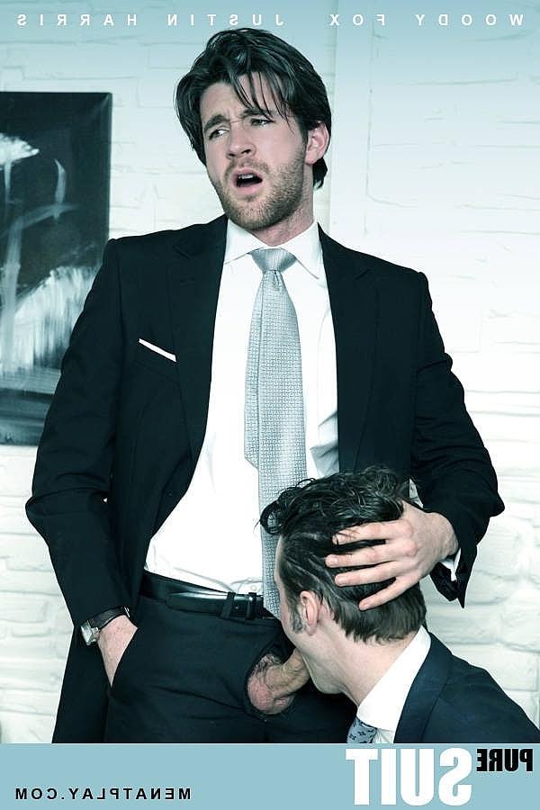 15P Los empresarios gay Justin Harris y Woody Fox tienen sexo a lo perrito en la oficina