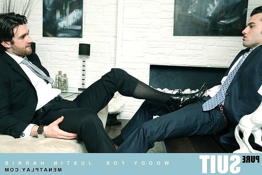 15P Los empresarios gay Justin Harris y Woody Fox tienen sexo a lo perrito en la oficina