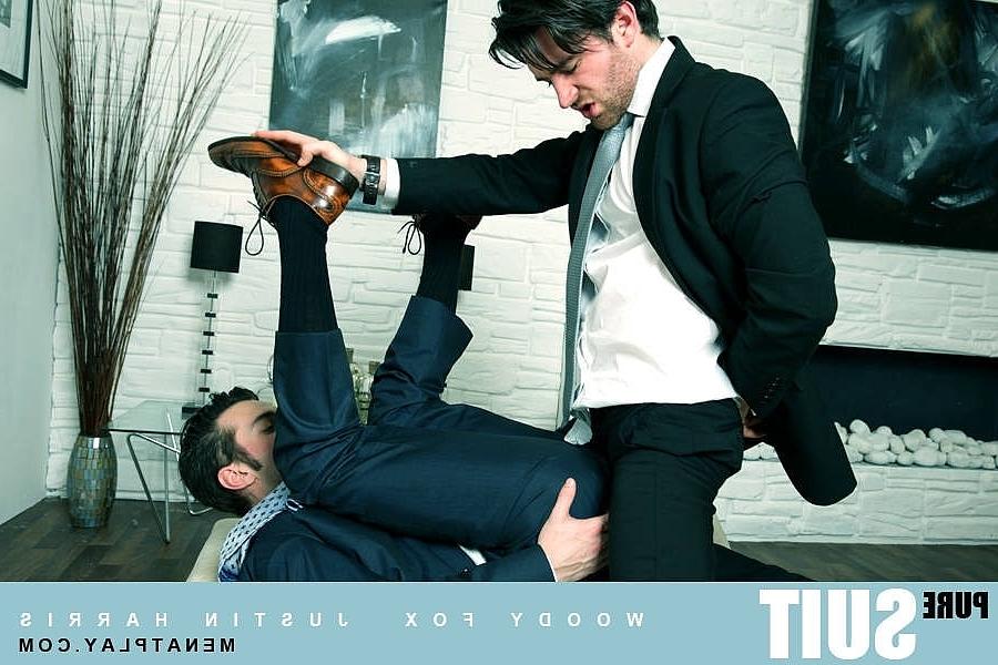 15P Los empresarios gay Justin Harris y Woody Fox tienen sexo a lo perrito en la oficina