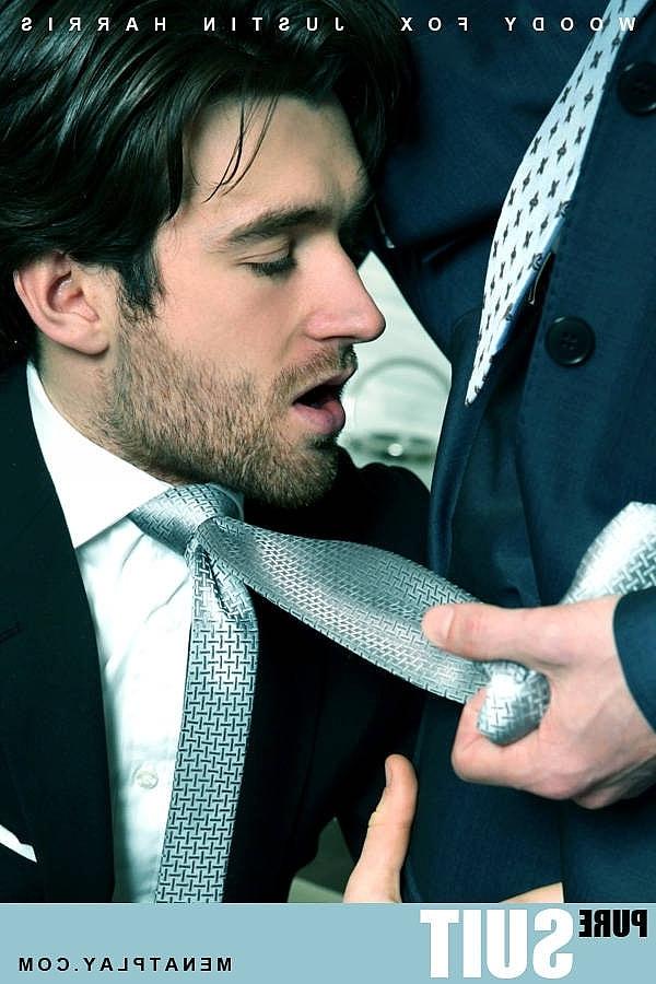 15P Los empresarios gay Justin Harris y Woody Fox tienen sexo a lo perrito en la oficina