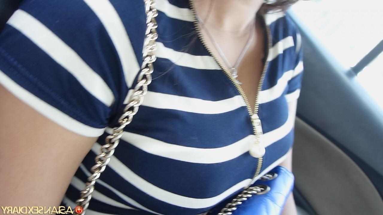 20P A gata asiática curvilínea Nini termina um dia com sexo hardcore POV