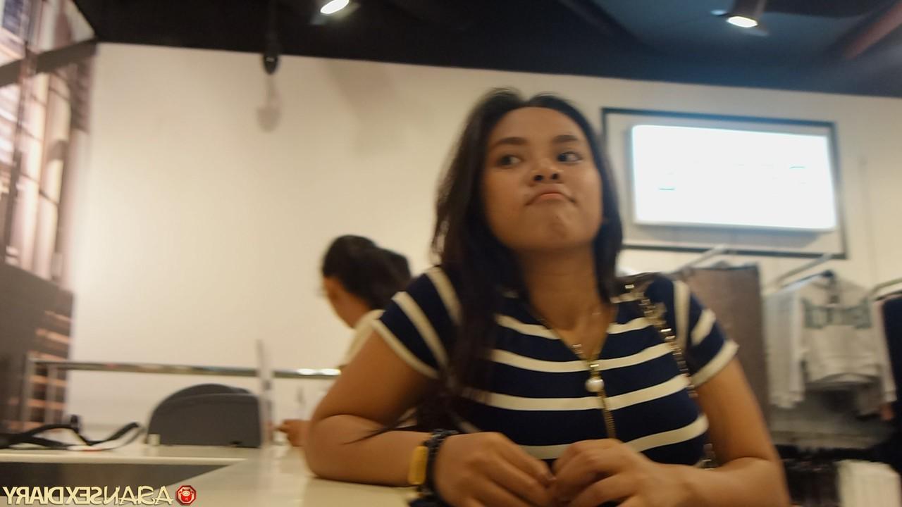 20P A gata asiática curvilínea Nini termina um dia com sexo hardcore POV