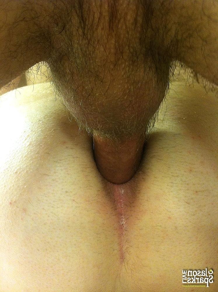 20P Die brünetten Schnuckel Adam Rhodes und James Essex ficken im Schlafzimmer Doggystyle